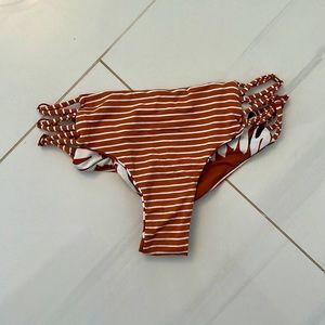 ⭐️Roxy reversible swim suit bottoms